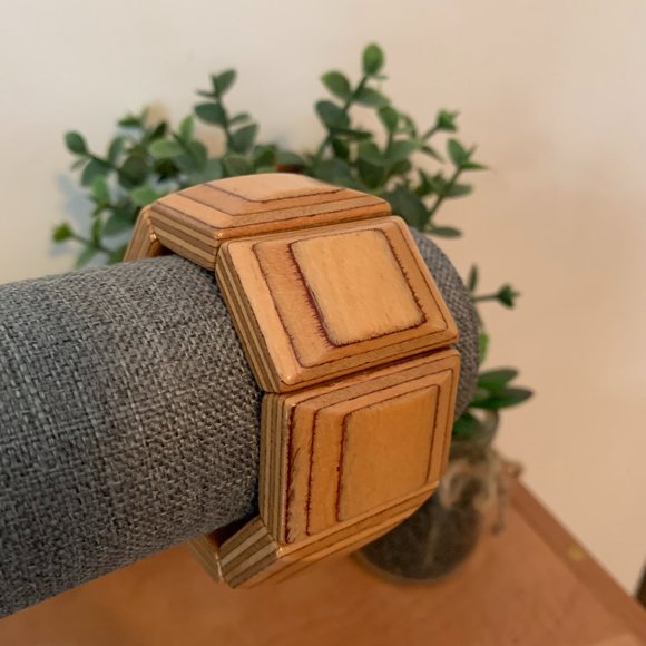Vintage Wooden Stretch Bracelet - Picture 2 of 5